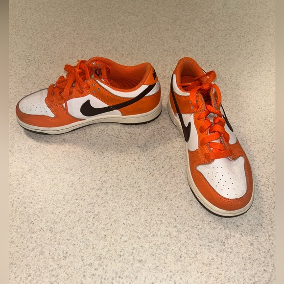 1 1/2Y dunks - Picture 2 of 3